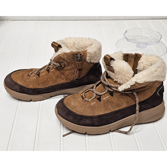 UGG Terretrail Cozy Lace boots girls size 4 - Picture 2 of 9